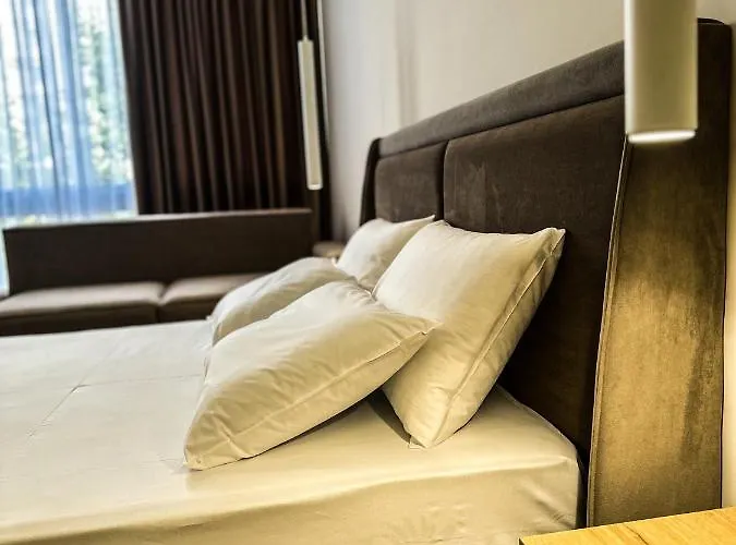 Alexander Luxury Estates Hotell 4*